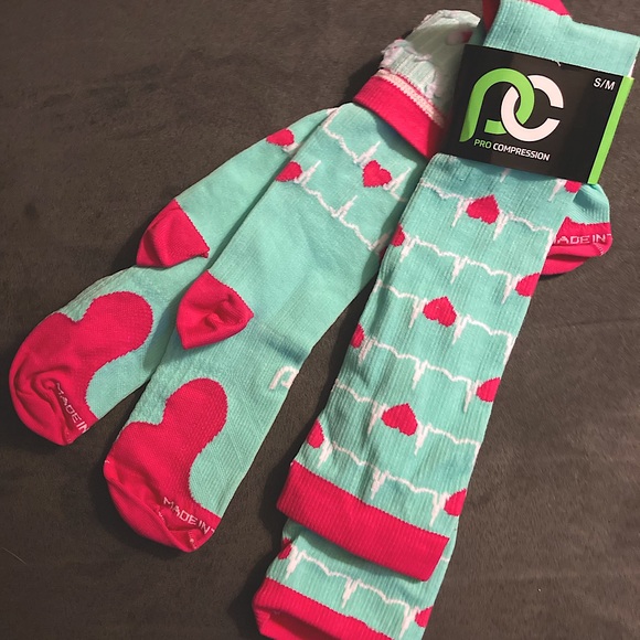 New/NWT in one pair … ProCompression SM/MD Compression Nurse Socks - Picture 1 of 1